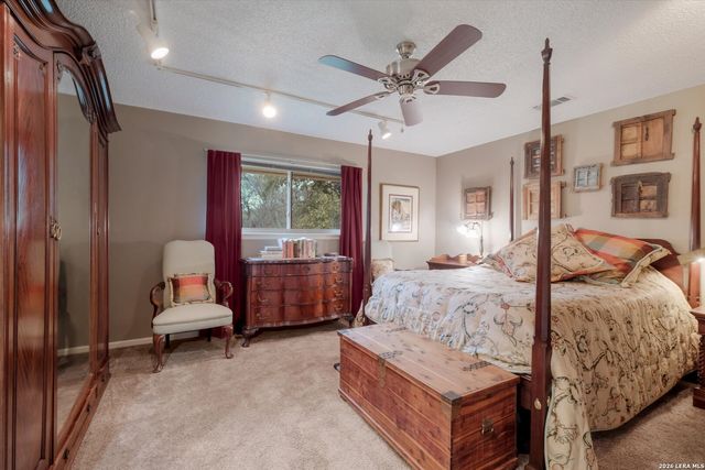 340 MUSTANG CIR, San Antonio, TX 78232