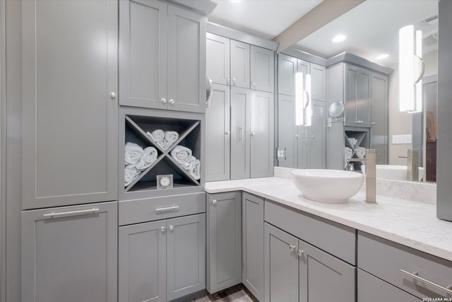 340 MUSTANG CIR, San Antonio, TX 78232