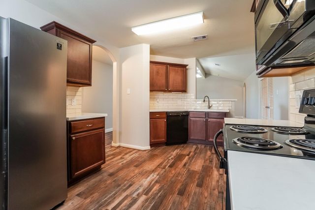 1001 Walnut Lane, Brookshire, TX 77423