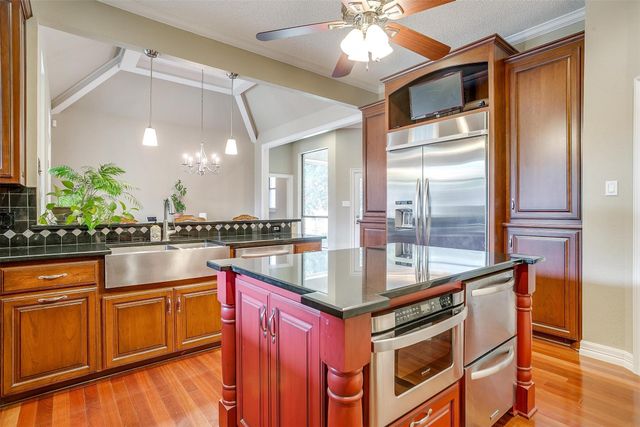 1268 Whispering Oaks Drive, Desoto, TX 75115