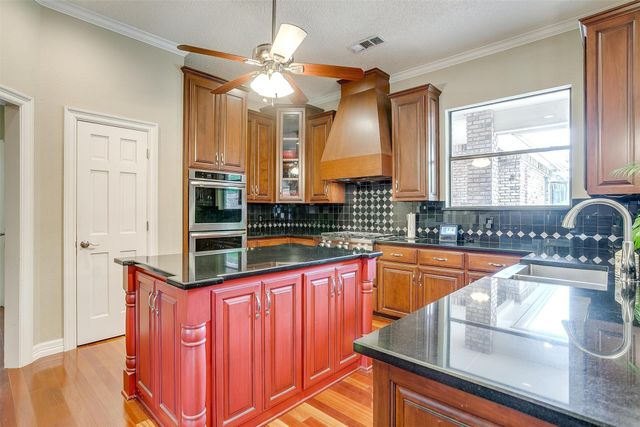 1268 Whispering Oaks Drive, Desoto, TX 75115