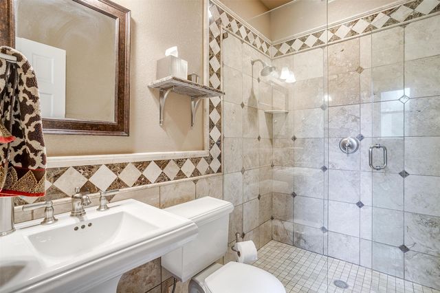 1268 Whispering Oaks Drive, Desoto, TX 75115