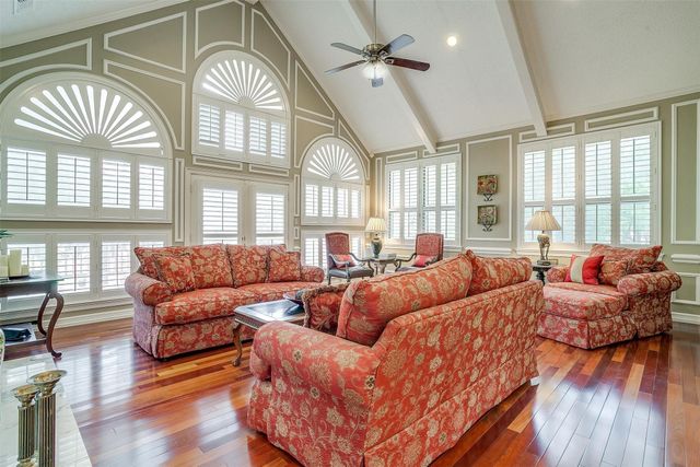 1268 Whispering Oaks Drive, Desoto, TX 75115