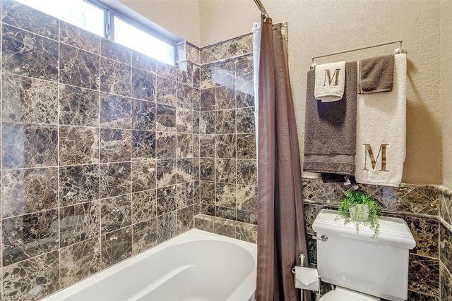 1268 Whispering Oaks Drive, Desoto, TX 75115