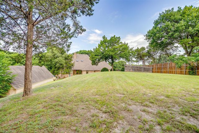 1268 Whispering Oaks Drive, Desoto, TX 75115