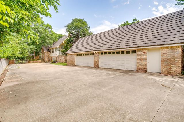 1268 Whispering Oaks Drive, Desoto, TX 75115