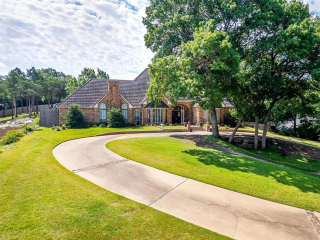 1268 Whispering Oaks Drive, Desoto, TX 75115