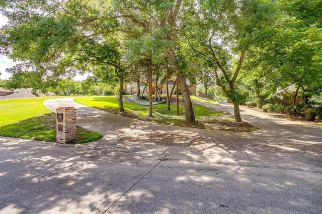 1268 Whispering Oaks Drive, Desoto, TX 75115