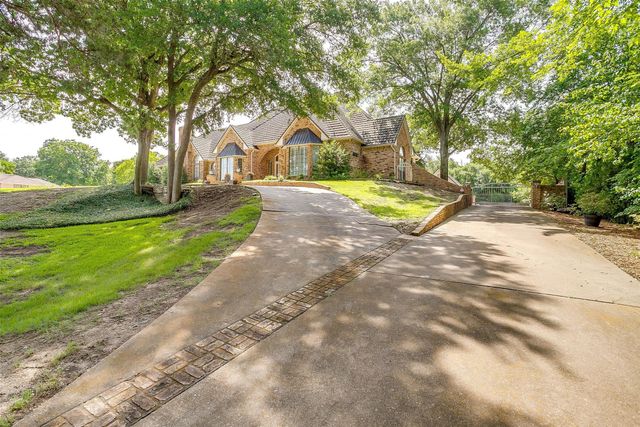 1268 Whispering Oaks Drive, Desoto, TX 75115