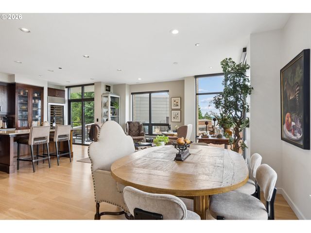 2351 Nw WESTOVER Rd 601, Portland, OR 97210
