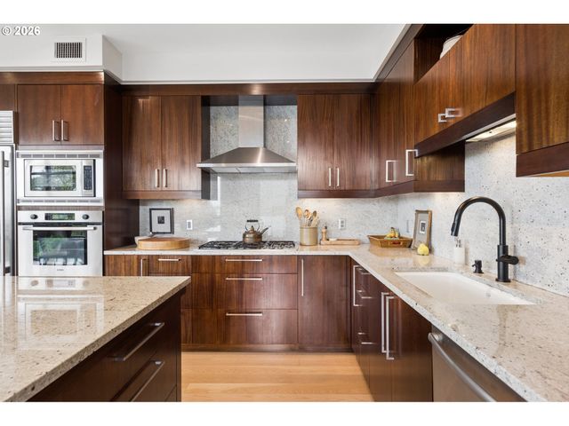 2351 Nw WESTOVER Rd 601, Portland, OR 97210
