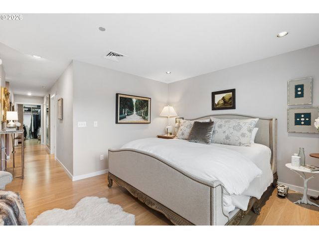 2351 Nw WESTOVER Rd 601, Portland, OR 97210
