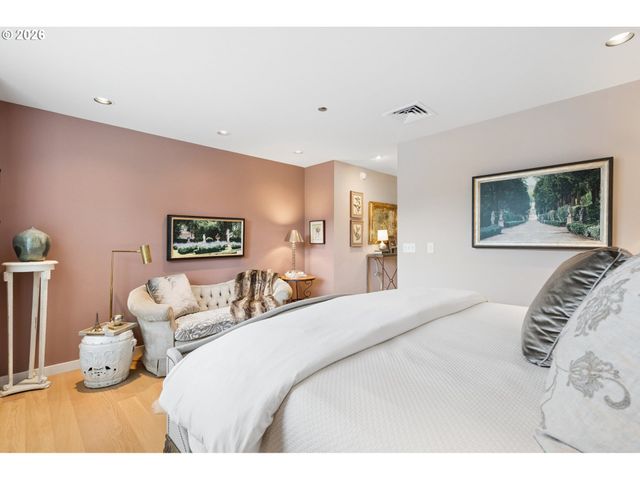 2351 Nw WESTOVER Rd 601, Portland, OR 97210
