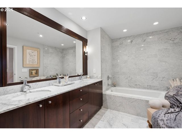 2351 Nw WESTOVER Rd 601, Portland, OR 97210