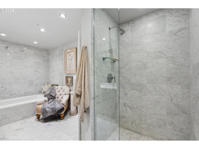 2351 Nw WESTOVER Rd 601, Portland, OR 97210