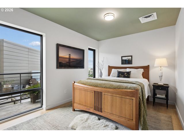 2351 Nw WESTOVER Rd 601, Portland, OR 97210