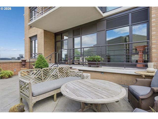 2351 Nw WESTOVER Rd 601, Portland, OR 97210