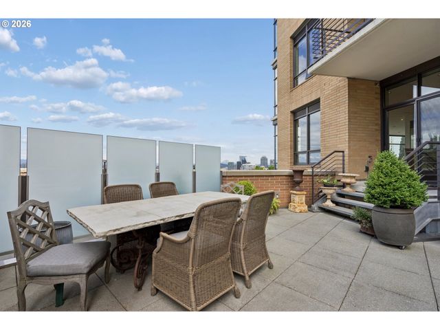 2351 Nw WESTOVER Rd 601, Portland, OR 97210