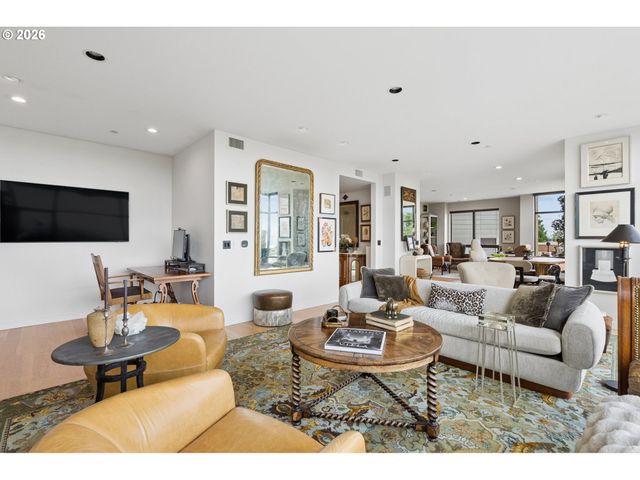 2351 Nw WESTOVER Rd 601, Portland, OR 97210