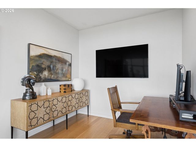 2351 Nw WESTOVER Rd 601, Portland, OR 97210