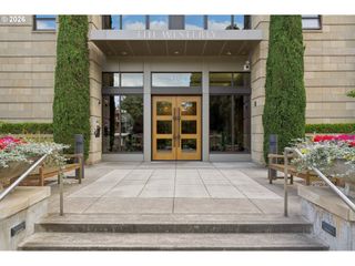 2351 Nw WESTOVER Rd 601, Portland, OR 97210