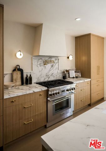 13114 Addison Street, Sherman Oaks, CA 91423