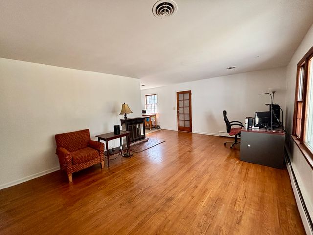 911 Kenmore Road, Rockford, IL 61108