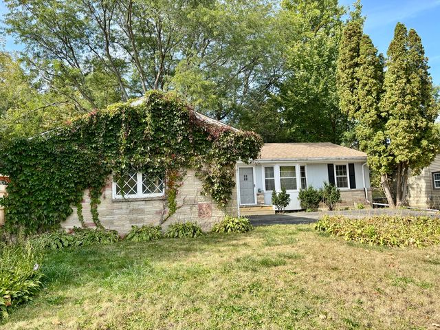 911 Kenmore Road, Rockford, IL 61108