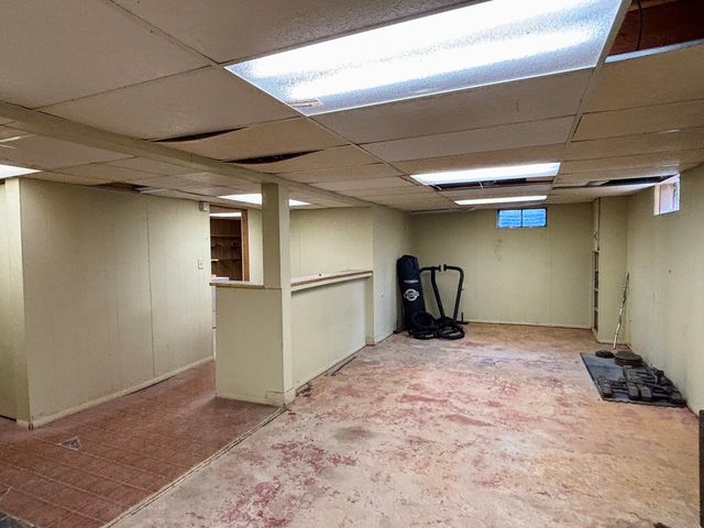 911 Kenmore Road, Rockford, IL 61108