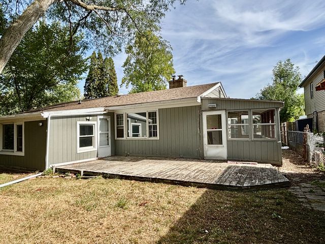 911 Kenmore Road, Rockford, IL 61108