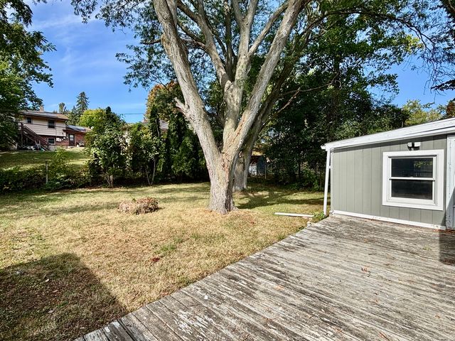 911 Kenmore Road, Rockford, IL 61108