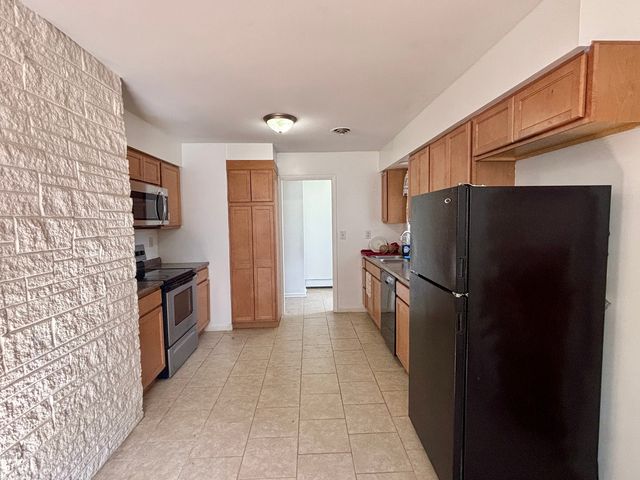 911 Kenmore Road, Rockford, IL 61108