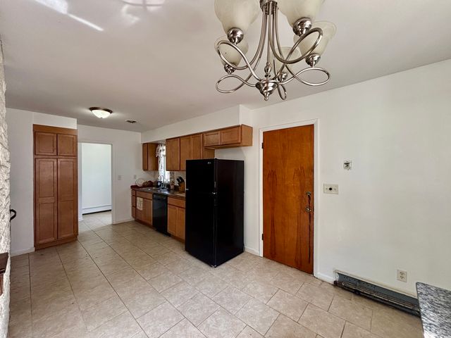 911 Kenmore Road, Rockford, IL 61108