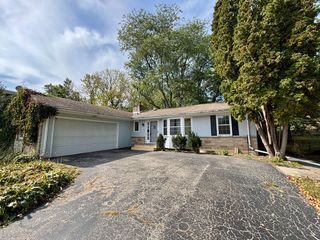 911 Kenmore Road, Rockford, IL 61108