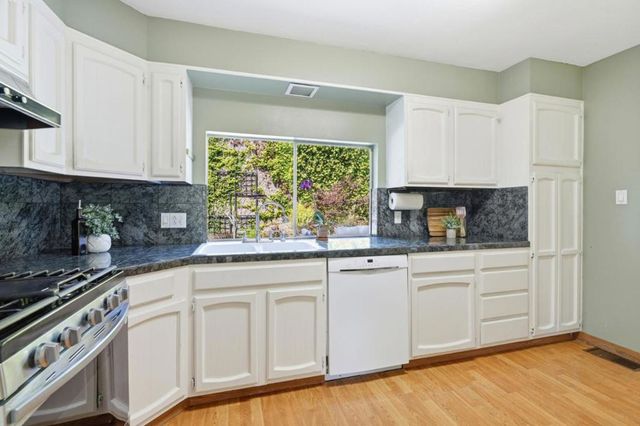 570 Kenwood Drive, Menlo Park, CA 94025