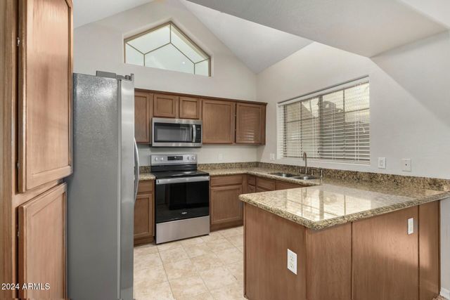 2801 N LITCHFIELD Road 18, Goodyear, AZ 85395