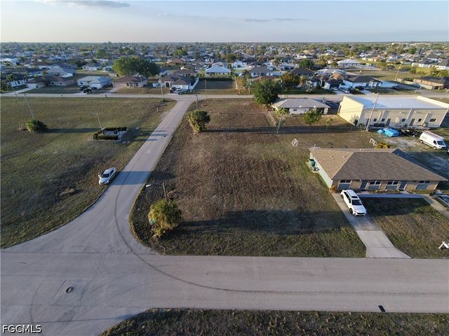 1001 NE 8th TER, Cape Coral, FL 33909