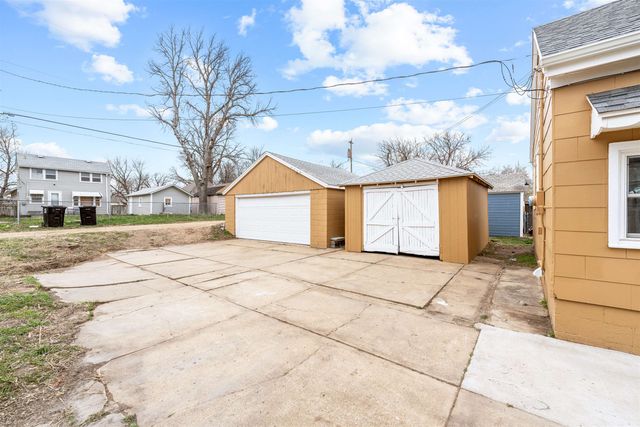 720 Sherman St, Salina, KS 67401