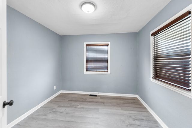 720 Sherman St, Salina, KS 67401