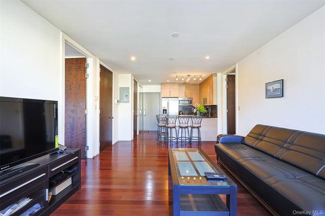 3132 Union Street 2C, Flushing, NY 11354