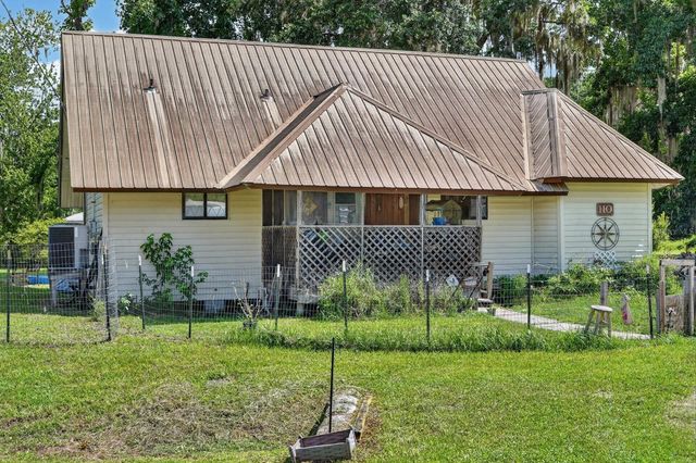 110 W PALM AVENUE, Crescent City, FL 32112