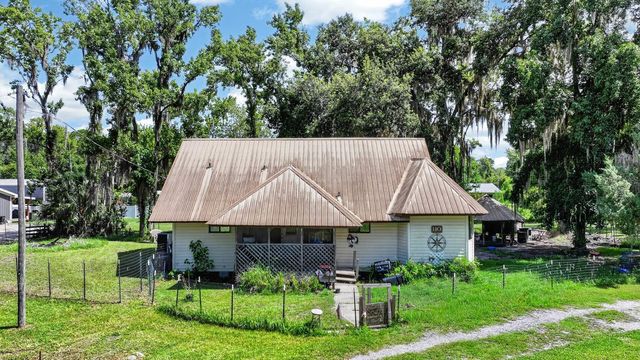 110 W PALM AVENUE, Crescent City, FL 32112
