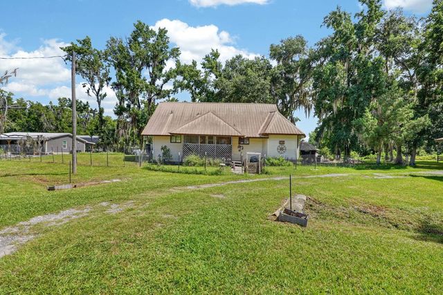 110 W PALM AVENUE, Crescent City, FL 32112