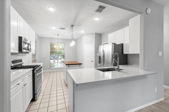 17 E Willowwood Court, The Woodlands, TX 77381