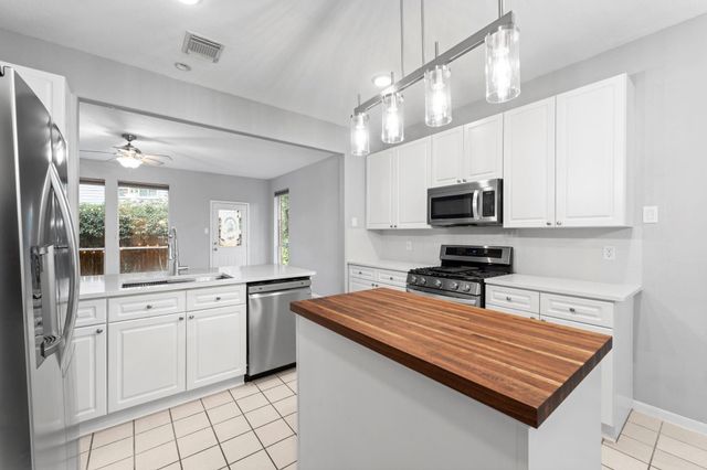 17 E Willowwood Court, The Woodlands, TX 77381