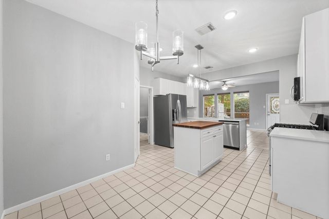 17 E Willowwood Court, The Woodlands, TX 77381