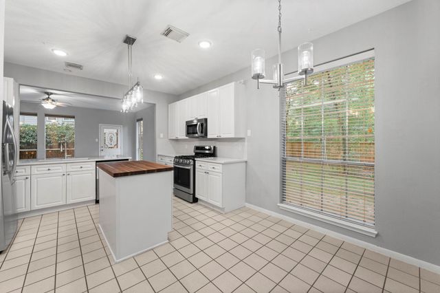 17 E Willowwood Court, The Woodlands, TX 77381