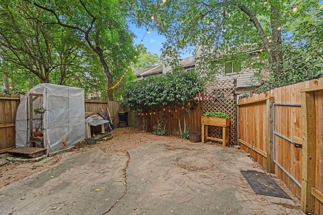 17 E Willowwood Court, The Woodlands, TX 77381