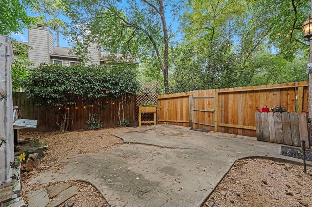 17 E Willowwood Court, The Woodlands, TX 77381