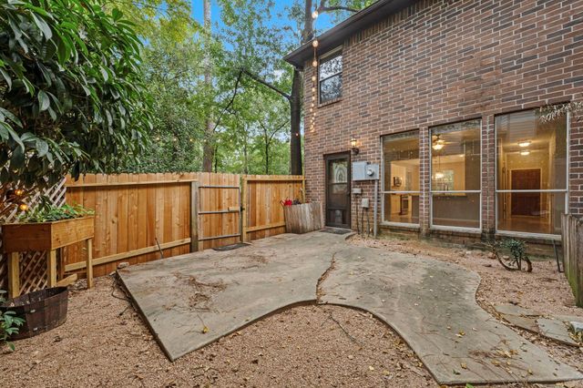 17 E Willowwood Court, The Woodlands, TX 77381